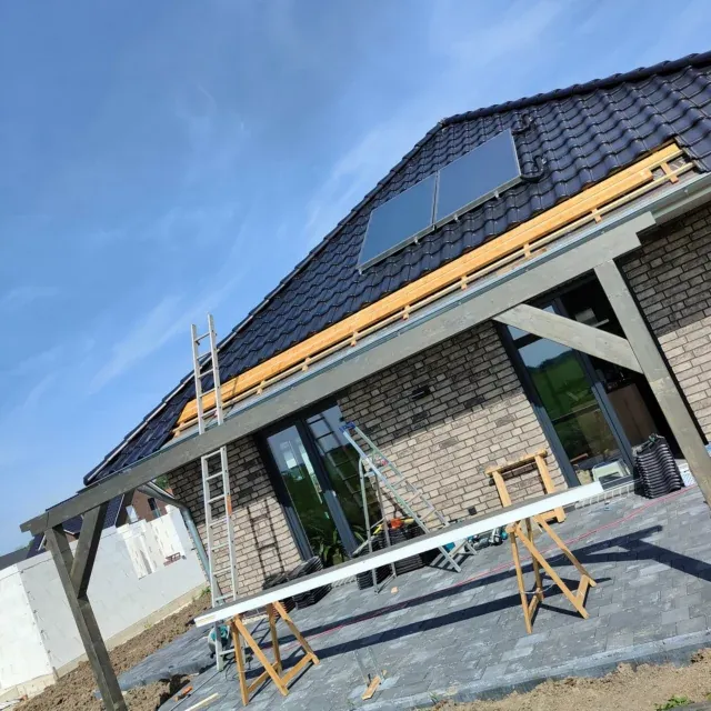 Montage einer Terrassenüberdachung